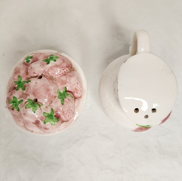 Strawberry Ceramic Salt and Pepper Shakers - Picture 4 of 10